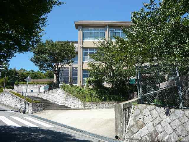 Junior high school. 1200m to Nishinomiya Municipal Uegahara junior high school