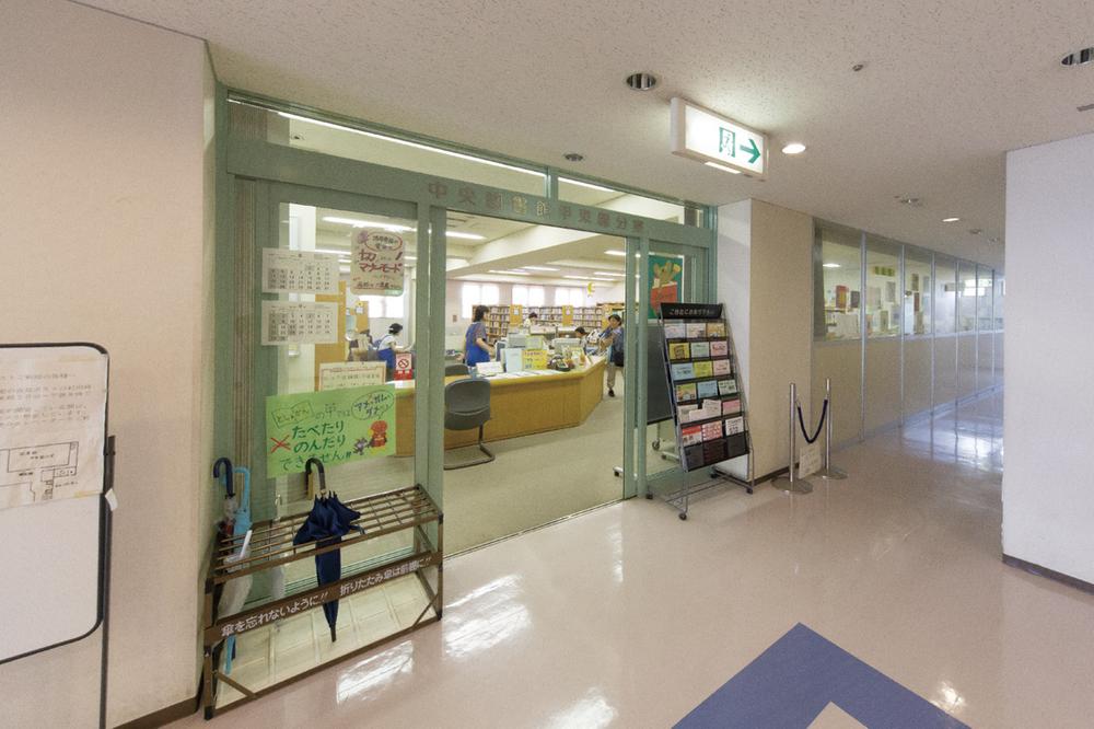 library. Nishinomiya 310m walk 4 minutes to stand Central Library Kotoen Branch. Try to use in the parent and child