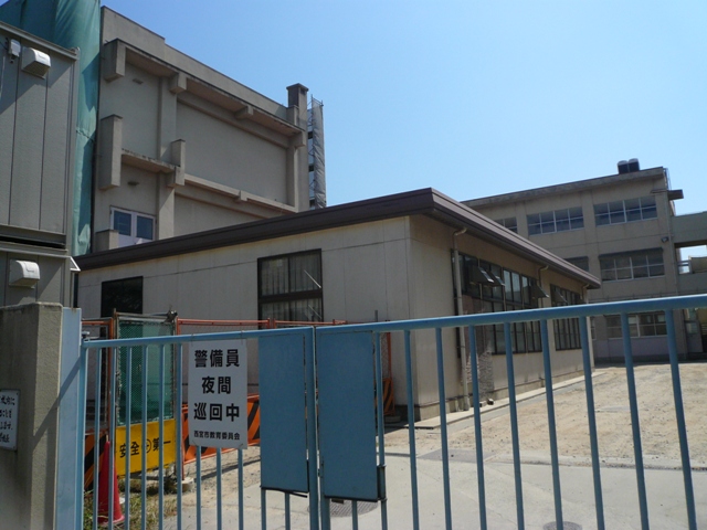 Junior high school. 416m to Nishinomiya Municipal Naruo junior high school (junior high school)