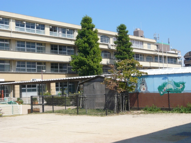 Primary school. 56m to Nishinomiya Municipal Naruo elementary school (elementary school)