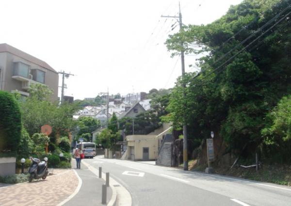 Streets around. 10m to the periphery of the city skyline  ■ Streets around ■  Around the quiet residential area. Green is also abundant.