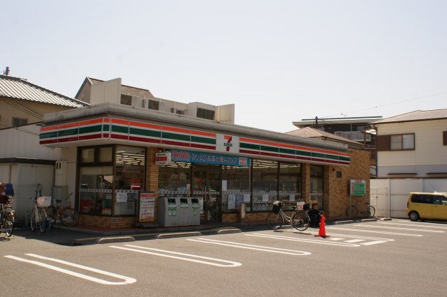 Convenience store. Seven-Eleven 492m to Nishinomiya Araki Machiten (convenience store)