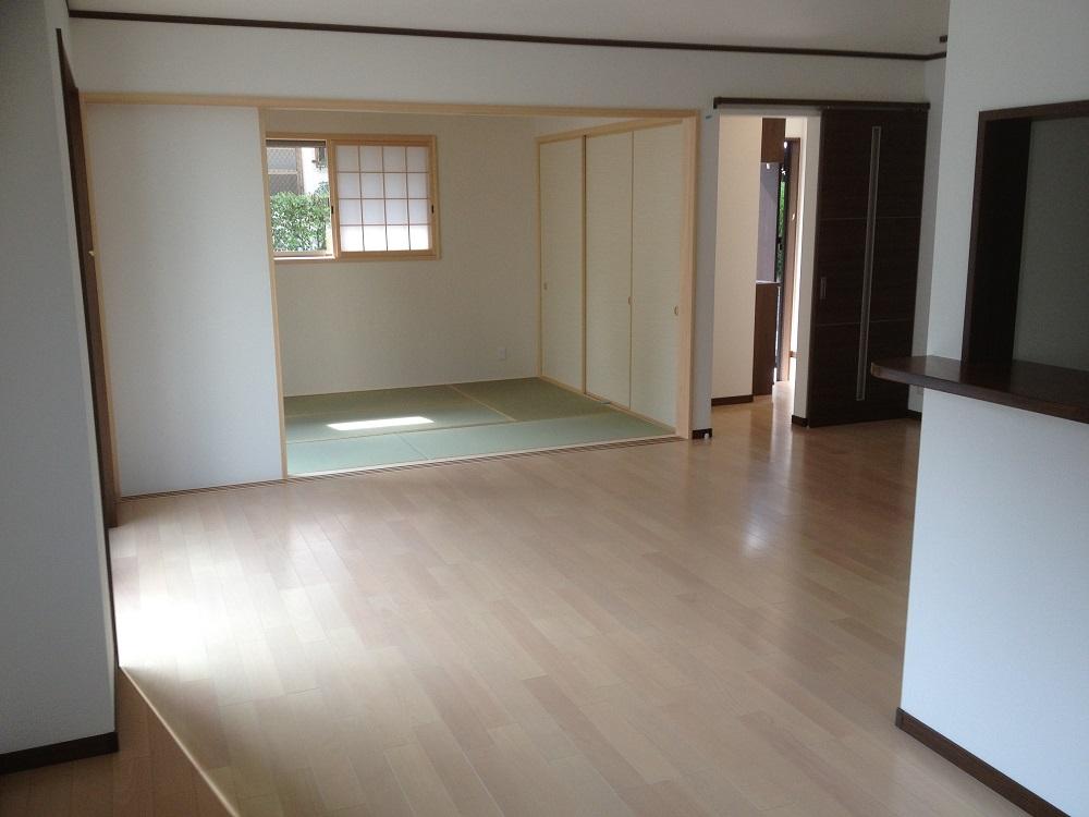 Living. 19 Pledge of LDK (Yes floor heating) and a Japanese-style room