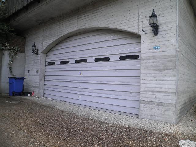 Parking lot. Built-in garage with shutter (two available)