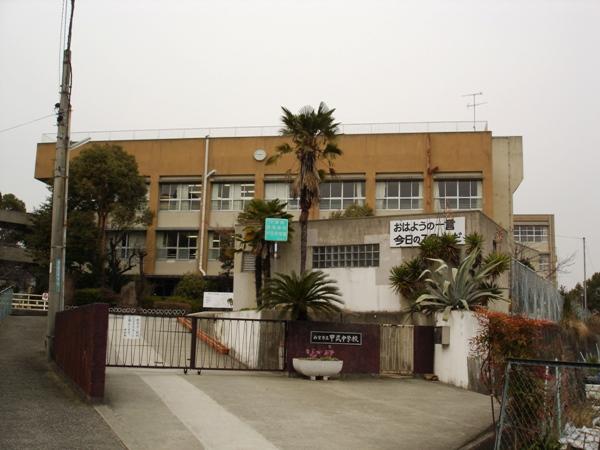 Junior high school. 540m to Nishinomiya Municipal KinoeTakeshi junior high school