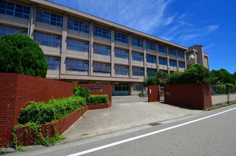 Junior high school. 262m to Nishinomiya City Fukatsu junior high school (junior high school)