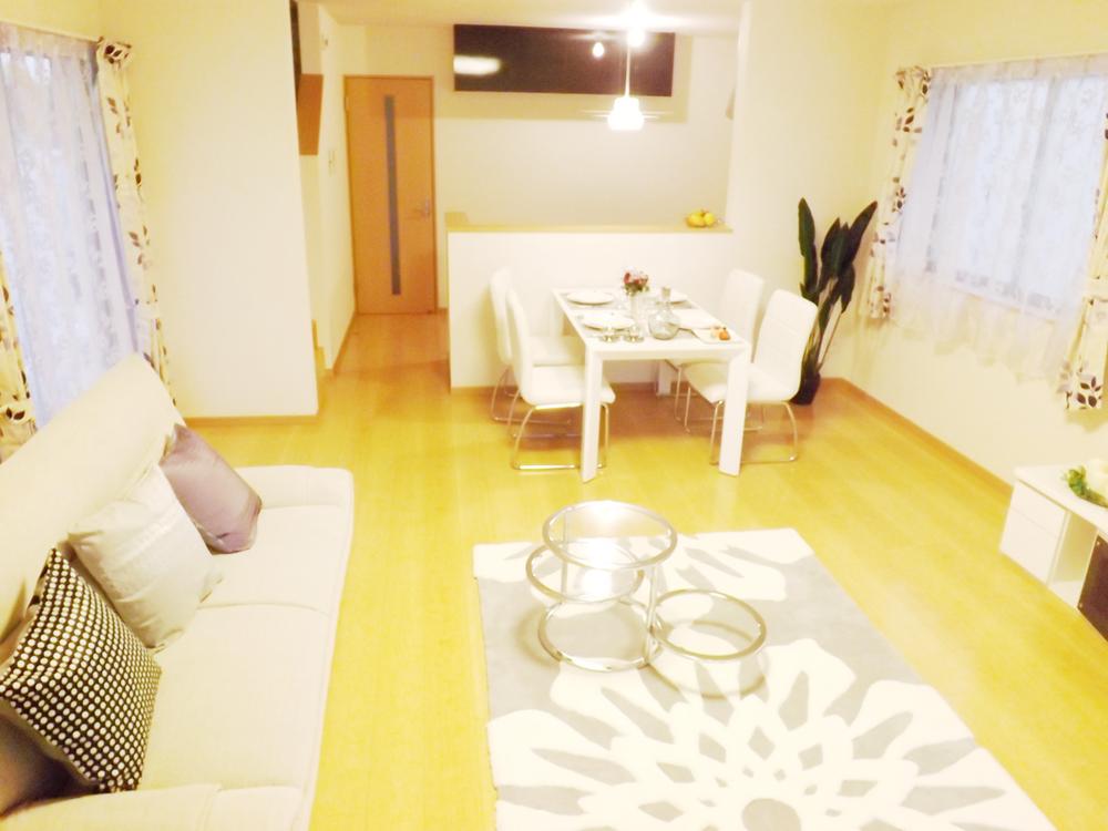 Same specifications photos (living). Same specifications photos (living) Unnecessary and easy care wax!