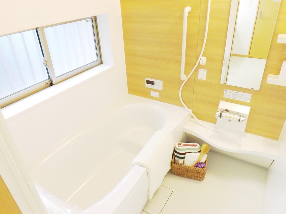 Same specifications photo (bathroom). Same specifications photo (bathroom) Large tub feet can stretch!
