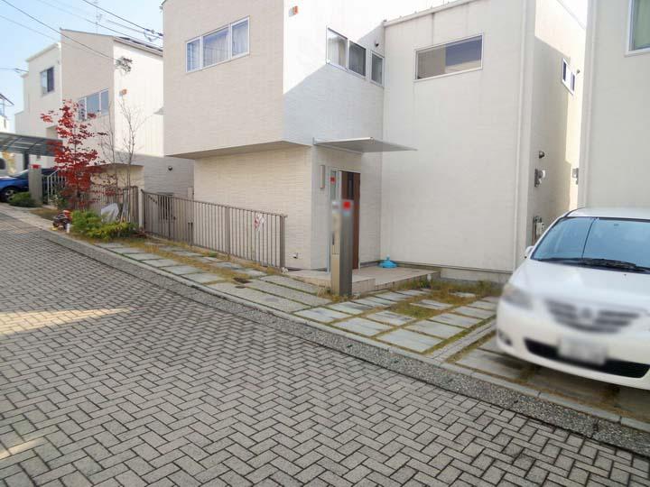 Local appearance photo. September 2008 Built In the south is Kamizono park, Because of terraced, It is very bright house