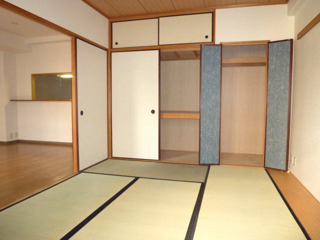 Other room space. Japanese-style room Closet is with upper closet