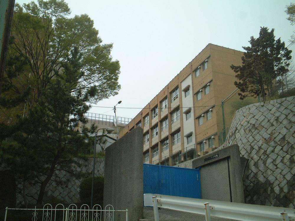 Junior high school. 2309m to Nishinomiya Municipal pleasure and pain Garden Junior High School