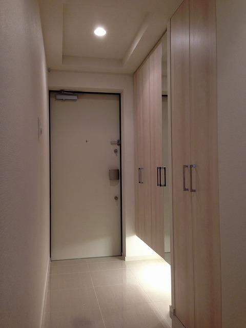 Entrance. Pet breeding Allowed