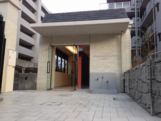 Entrance. Common areas