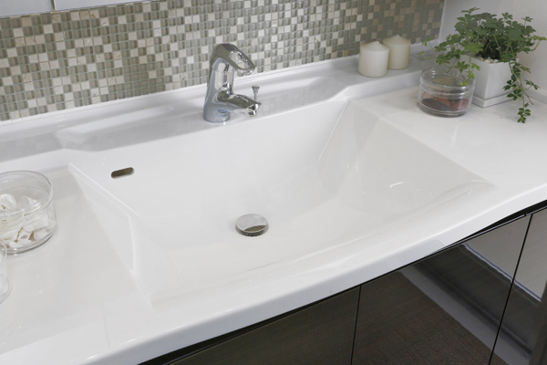 Bathing-wash room.  [Counter-integrated Square bowl] Integrated countertop there is no seam of the top plate and bowl. The top plate of gently round the bowl shape and glossy finish, Elegant mosaic tile will produce a feeling of luxury (same specifications)
