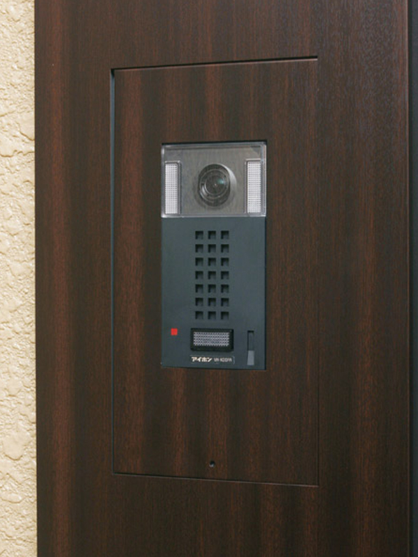 Security.  [Intercom child device with a camera] Install the camera with intercom to intercom panel of the dwelling unit entrance. You can see the visitor in two places before the wind removal chamber and the dwelling unit (same specifications)