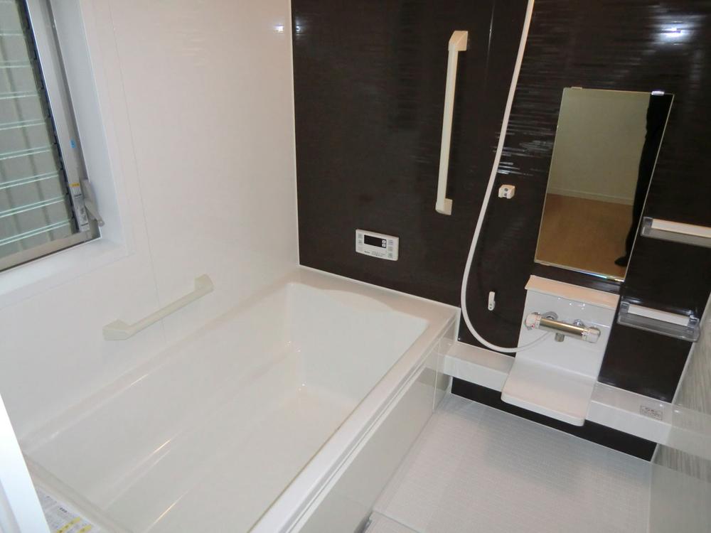 Same specifications photo (bathroom). Same specifications photo (bathroom) Bathroom heating dryer standard equipment!