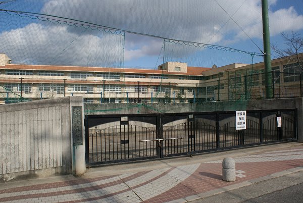 Primary school. Taisha to elementary school (elementary school) 180m