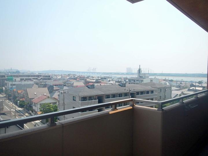 View photos from the dwelling unit. There is a sense of relief in the sixth floor portion, Koshienhama offer is.