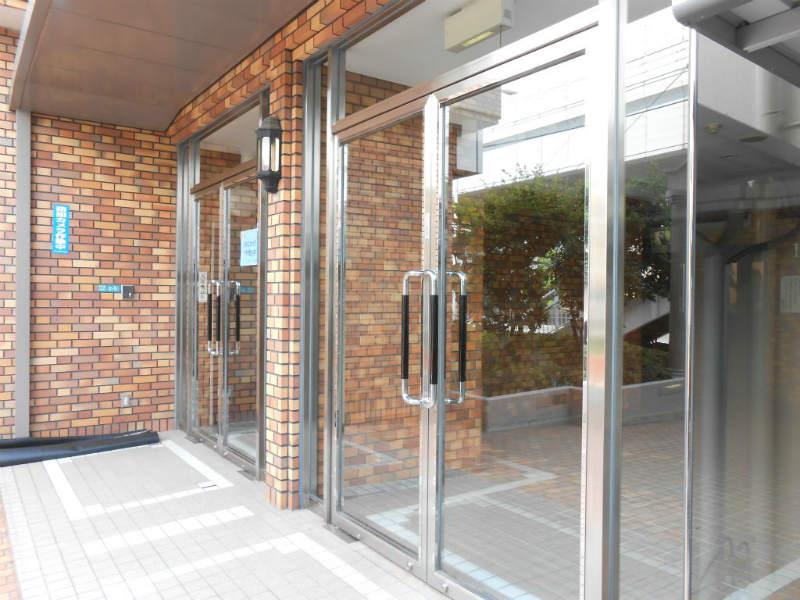 Entrance. Common areas
