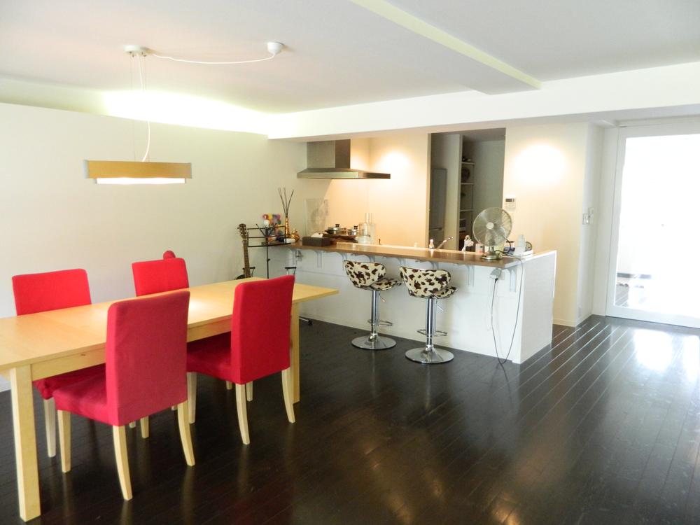 Kitchen. Comfortable spacious counter kitchen