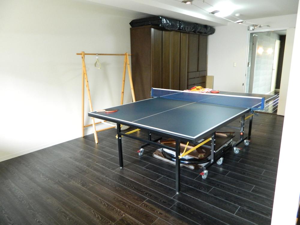Other introspection. Since there are a lot number of the room, Also luxury usage. Ping-pong table is not incidental (laughs)