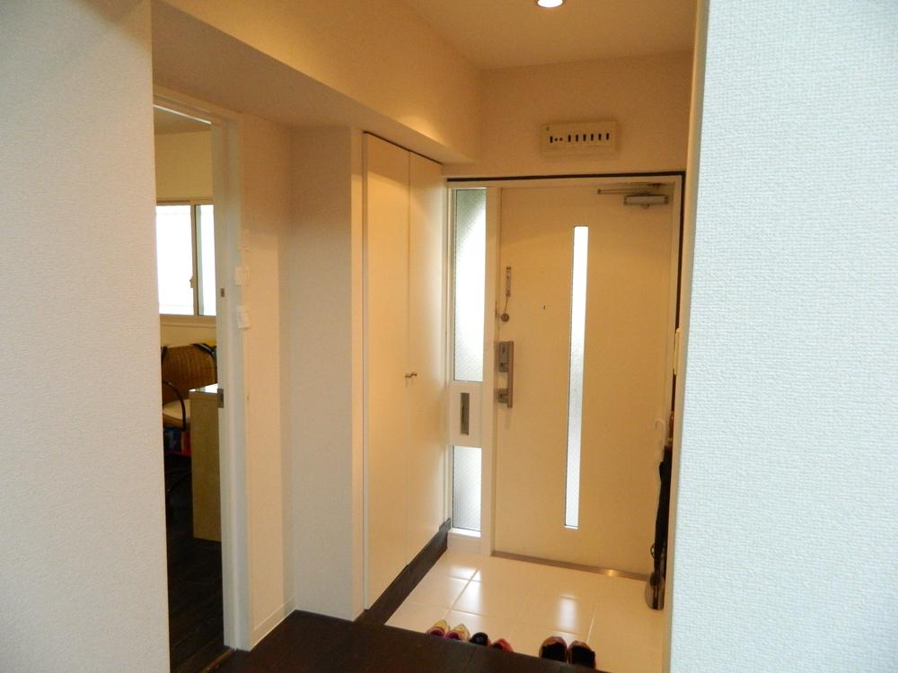 Entrance. Second floor entrance. It is also ideal for two-family