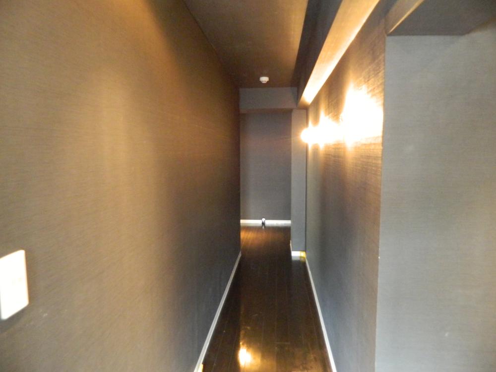 Other introspection. 1 Kairoka. Embedded lighting is fashionable