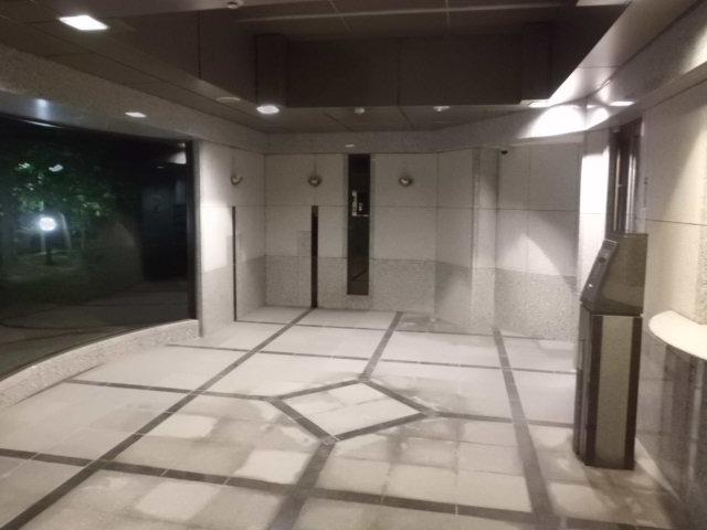 Entrance. Common areas