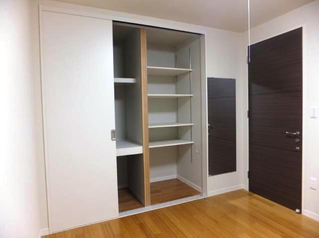 Non-living room. Storage of Western-style (about 7 tatami).