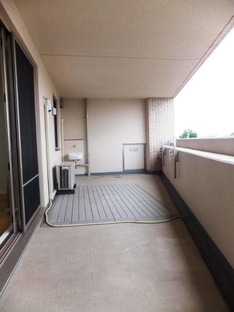 Balcony. There are about 20.33 sq m: balcony area
