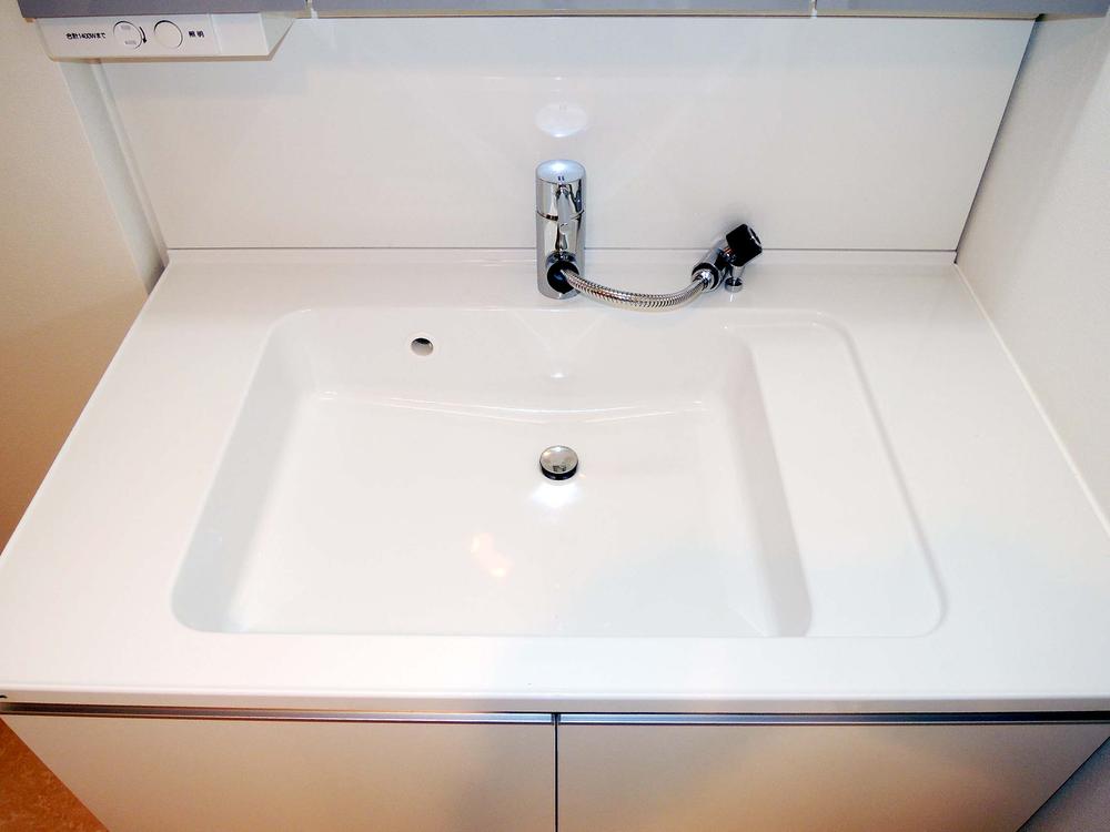 Wash basin, toilet. Indoor shooting