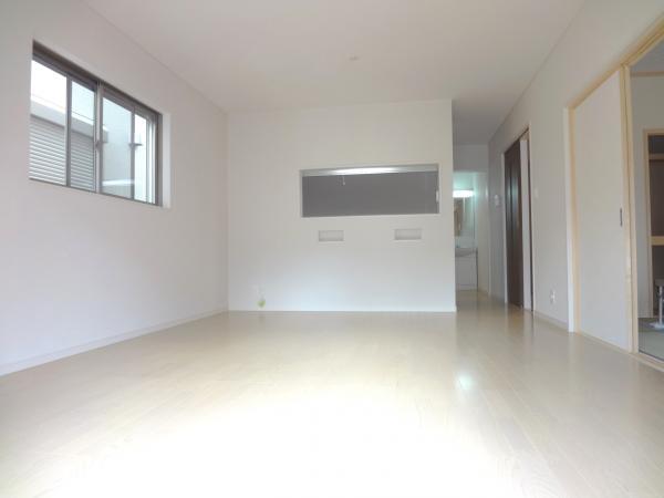 Living. It features Japanese-style to LDK, You can stay in a wide space with a sense of unity.