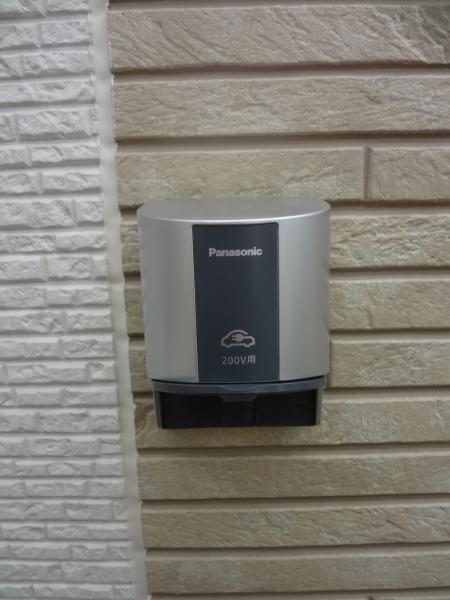 Other local. EV outlet "Electric car ・ It has established a 200 volt outlet for the plug-in hybrid vehicles. ".