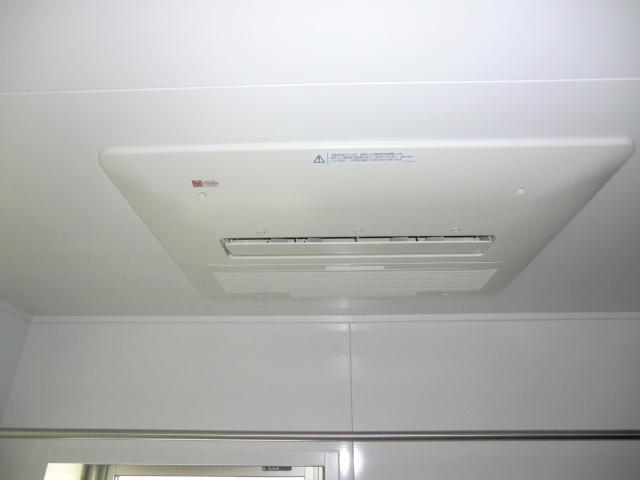 Cooling and heating ・ Air conditioning. Local photo (bathroom heating dryer)