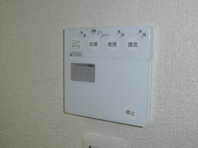 Cooling and heating ・ Air conditioning. Local photo (bathroom heating dryer remote control)