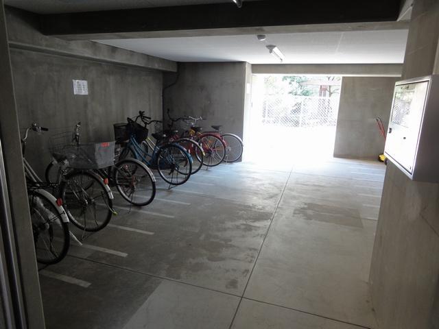 Other common areas. Local (March 27, 2012) Shooting Bicycle-parking space