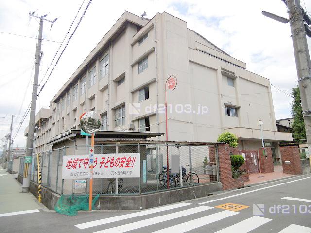 Primary school. 968m to Nishinomiya Municipal Kawarabayashi Elementary School