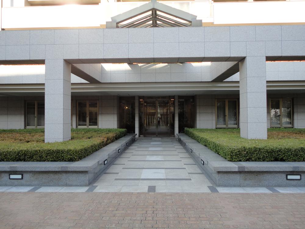 Entrance. Common areas