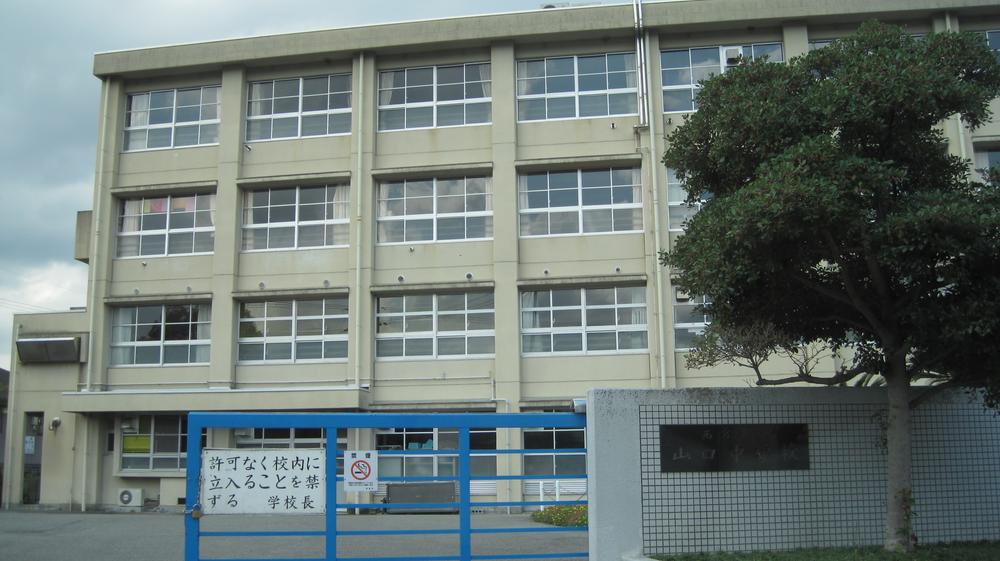 Junior high school. Yamaguchi Junior High School