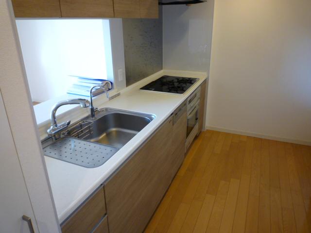 Kitchen. Dishwasher, It is with oven