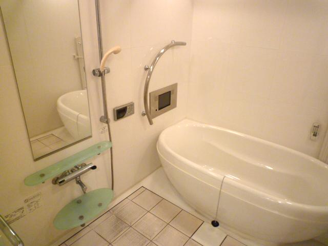 Bathroom. 1620 is the size