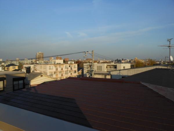 View photos from the dwelling unit. ■ View from the rooftop veranda ■ View from the rooftop veranda is a superb view. Good per sun and overlook the surrounding.