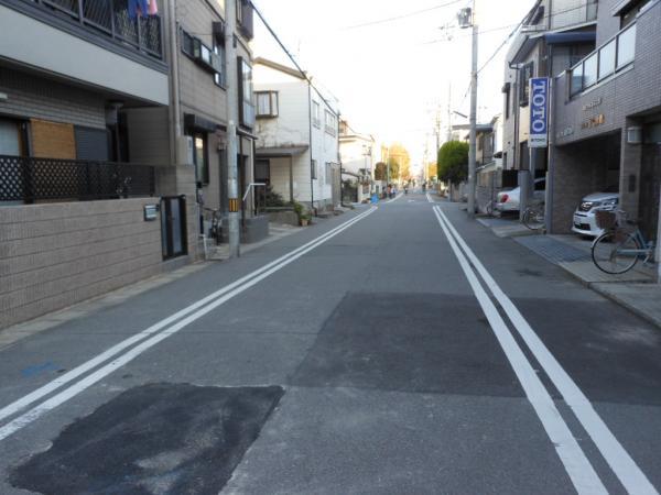 Local photos, including front road. ■ Front road photo ■ Front road is also widely, The surroundings are quiet residential area.