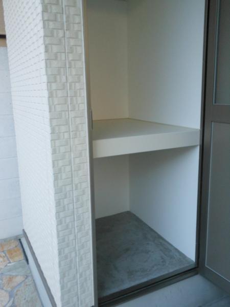 Receipt. ■ Parking storeroom ■ Perfect for storage of outdoor gear.