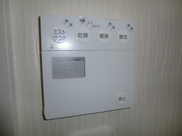 Cooling and heating ・ Air conditioning. Local photo (bathroom heating dryer remote control)