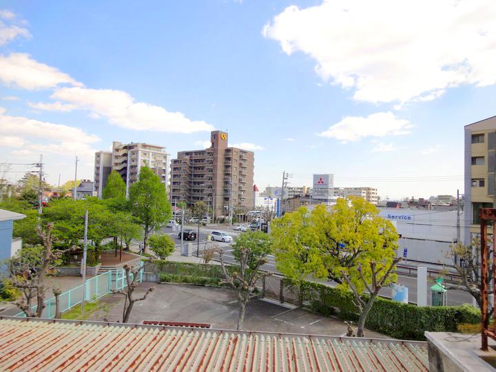 View photos from the dwelling unit. View from local (April 2013) Shooting Overlooking the Route 2 south national highway!