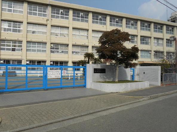 Junior high school. Nishinomiya City 350m to stand Yamaguchi Junior High School