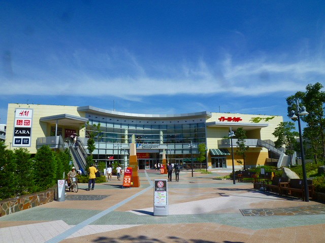 Shopping centre. LaLaport Koshien shop until the (shopping center) 1198m
