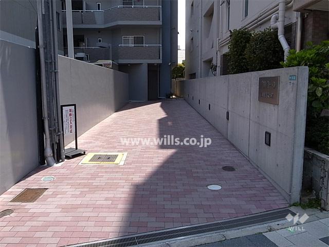 Other common areas. Entrance approach
