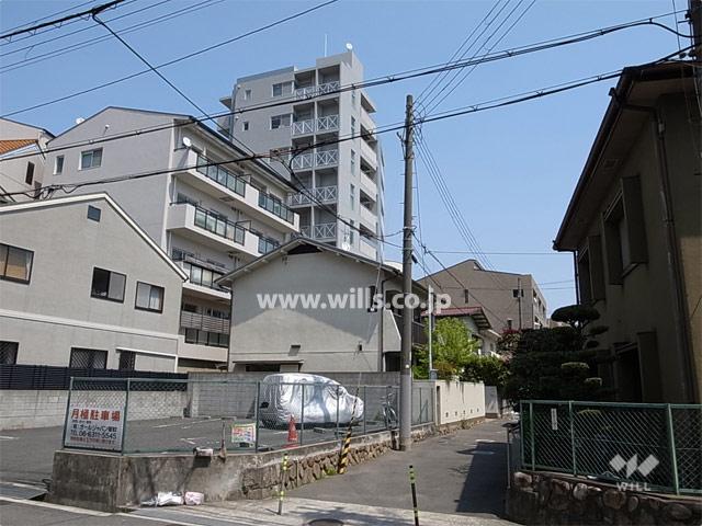 Other local. Site south, It is a residential area where single-family and condominium are mixed.